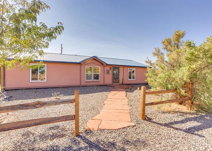 Stunning Views: Quiet Bluff Home Near Hiking!